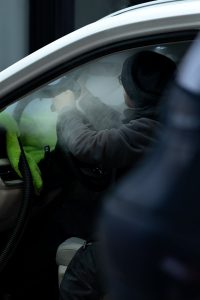 Autoinnenraum wird gereinigt