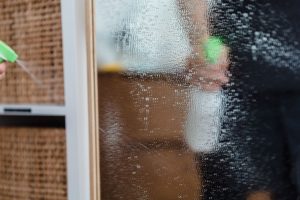 Flächendesinfektion im Haushalt: Spray, Tücher und Konzentrat