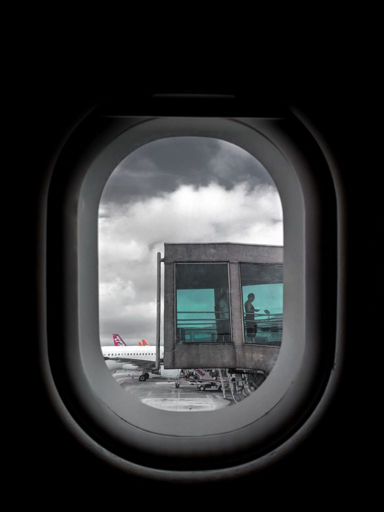 Reisende am Flughafen