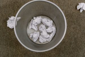 Mülltonne wird gereinigt